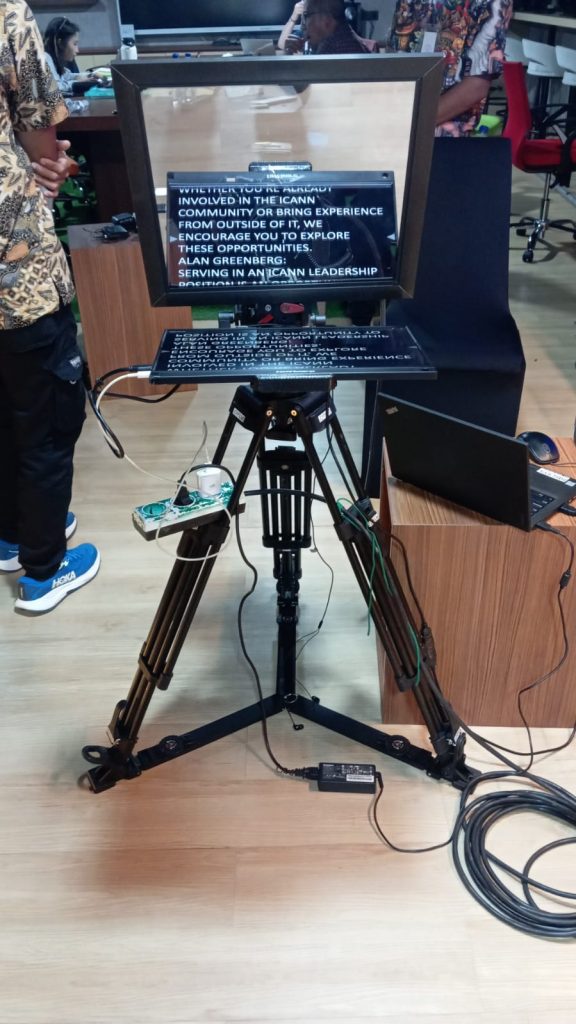 Perangkat Interrotron, atau Teleprompter on Camera dipakai sebagai Interview Prompter di Bali Nusadua.