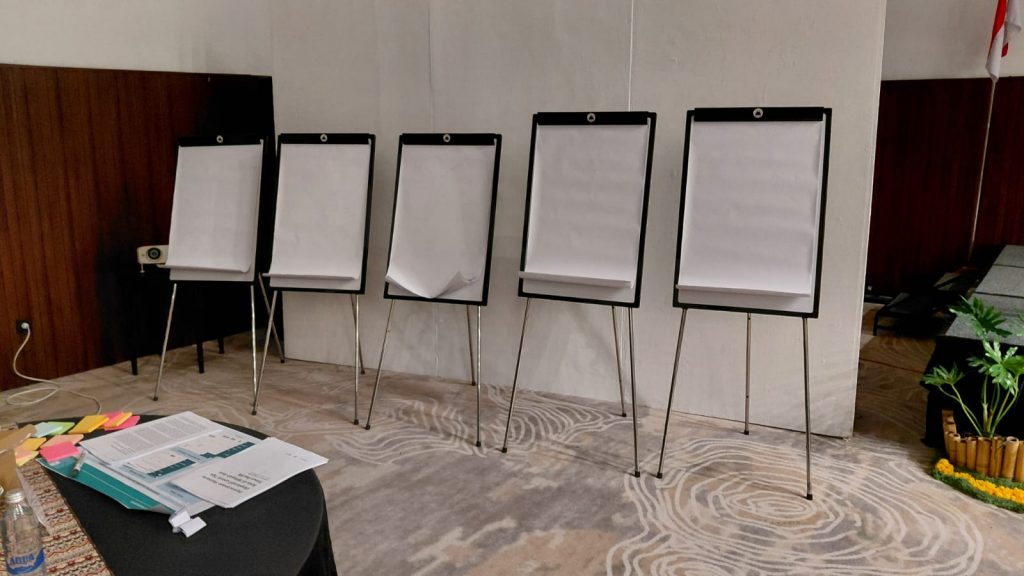 Sewa FLIPBOARD di Jakarta, Bali, Medan, Batam, Palembang, Bandung, Bogor. Layanan Rental Flipchart.