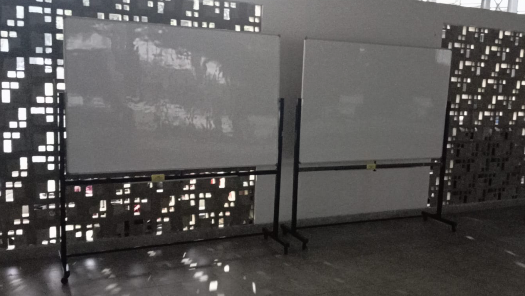 Promo rental Papan tulis Whiteboard minggu ini. Gunakan layanan persewaan Whiteboard di kota Anda.